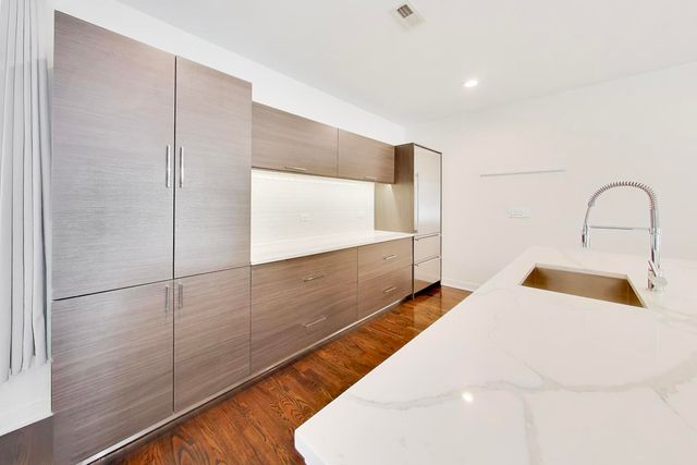 1727 N Winnebago Avenue, Chicago, IL 60647