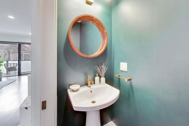 1727 N Winnebago Avenue, Chicago, IL 60647