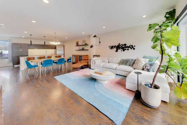 1727 N Winnebago Avenue, Chicago, IL 60647