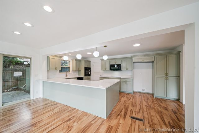2008 N Main Street, Owasso, OK 74055
