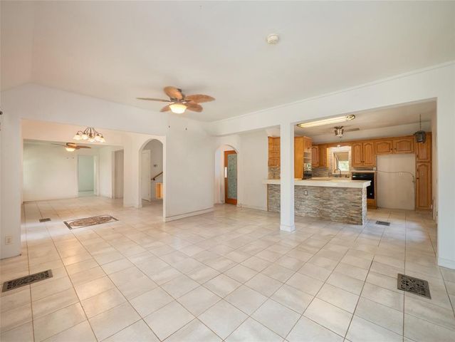 368 Riddle RD, Cedar Creek, TX 78612