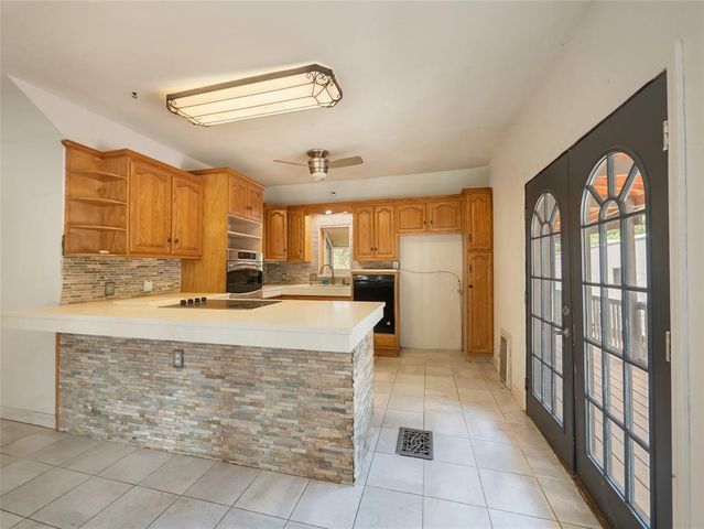 368 Riddle RD, Cedar Creek, TX 78612