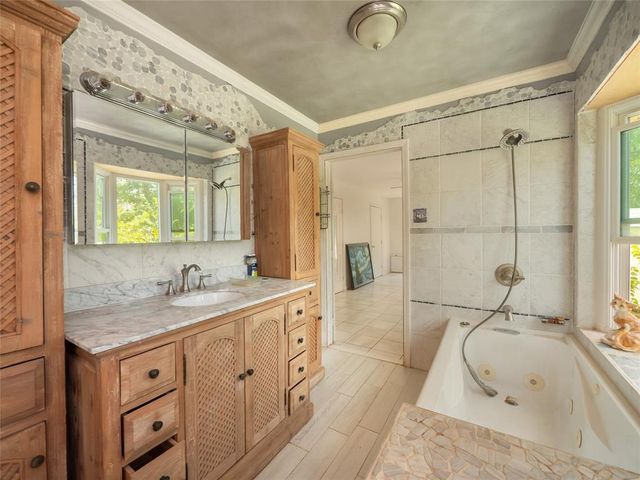 368 Riddle RD, Cedar Creek, TX 78612