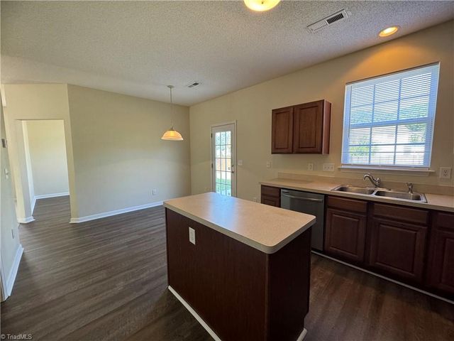 10 Glenrose Court, Greensboro, NC 27407