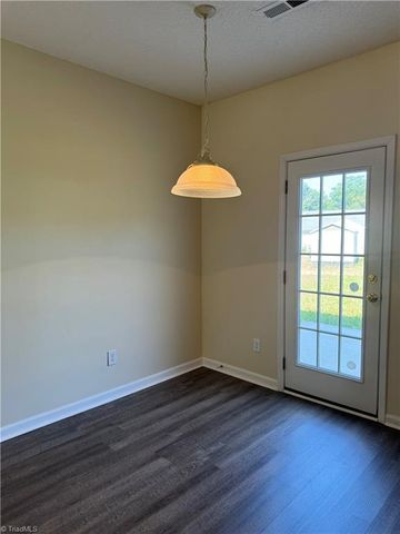 10 Glenrose Court, Greensboro, NC 27407