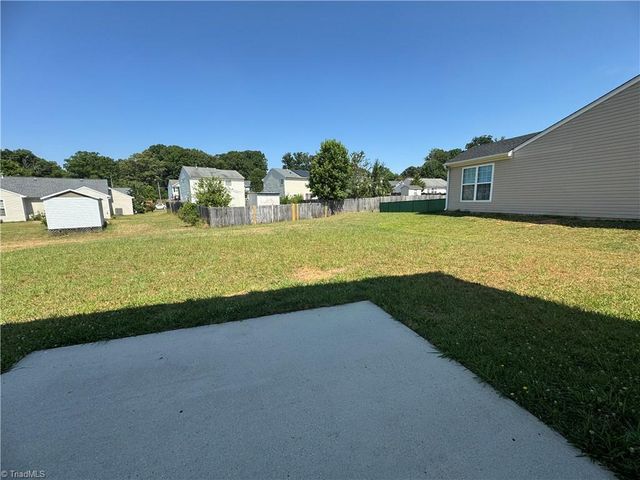 10 Glenrose Court, Greensboro, NC 27407