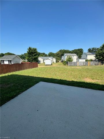 10 Glenrose Court, Greensboro, NC 27407