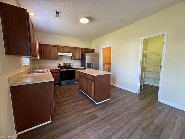 10 Glenrose Court, Greensboro, NC 27407