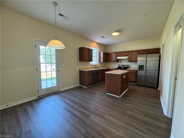 10 Glenrose Court, Greensboro, NC 27407