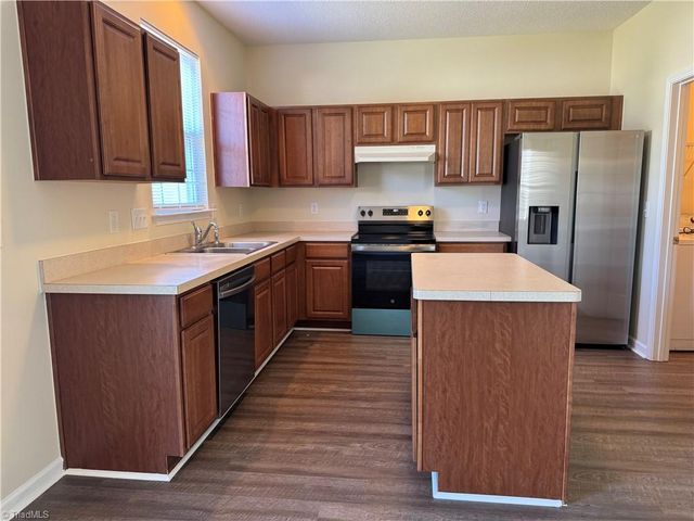 10 Glenrose Court, Greensboro, NC 27407