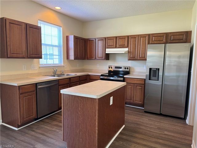 10 Glenrose Court, Greensboro, NC 27407