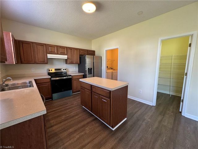 10 Glenrose Court, Greensboro, NC 27407