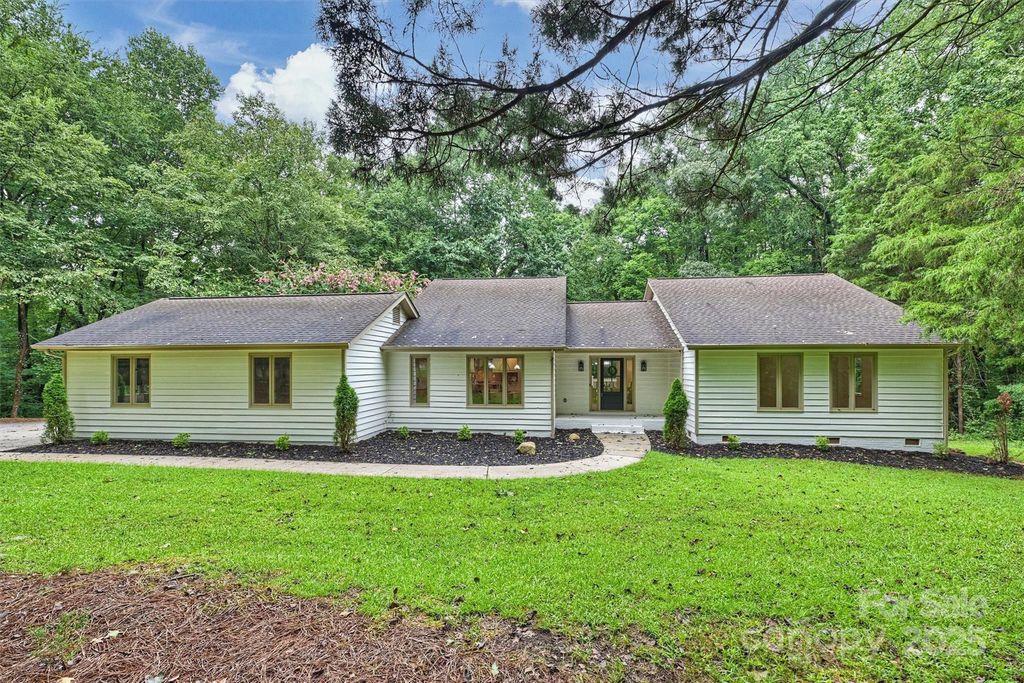 9520 Squirrel Hollow Lane, Charlotte, NC 28270