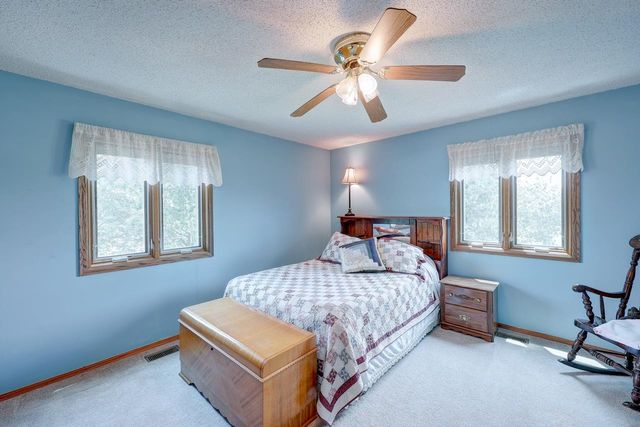 10 Leed Rd, Winfield, KS 67156