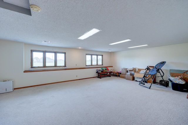 10 Leed Rd, Winfield, KS 67156