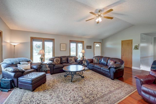 10 Leed Rd, Winfield, KS 67156