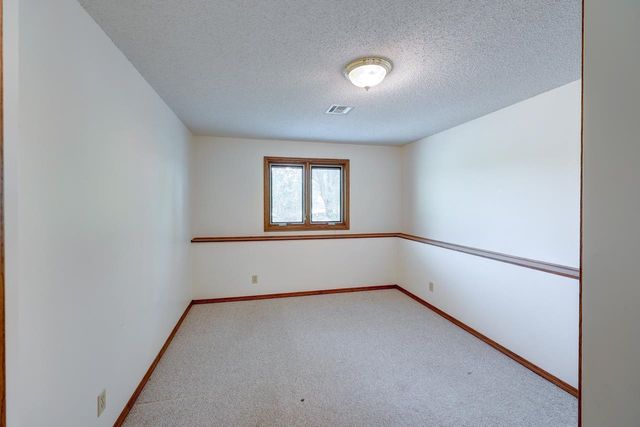 10 Leed Rd, Winfield, KS 67156