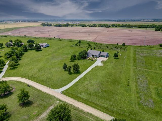 10 Leed Rd, Winfield, KS 67156