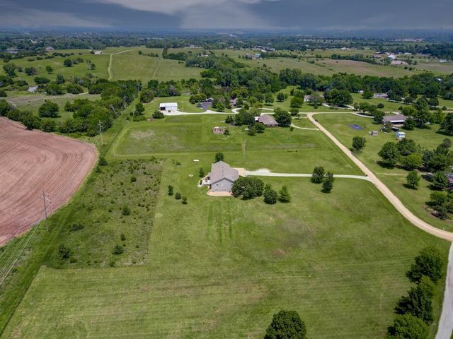 10 Leed Rd, Winfield, KS 67156