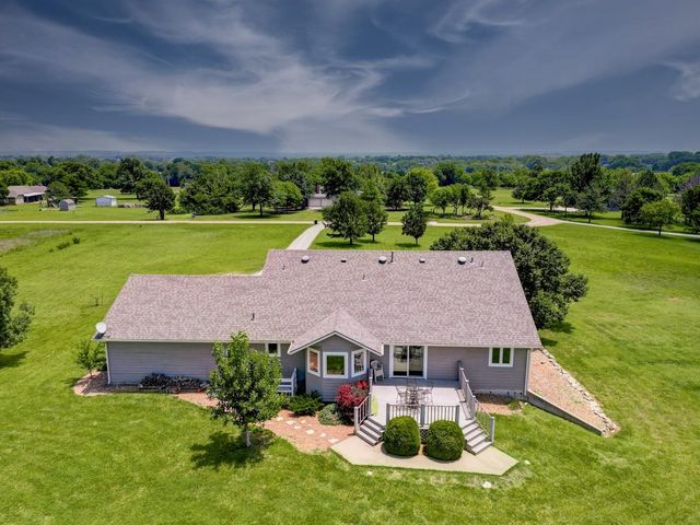 10 Leed Rd, Winfield, KS 67156