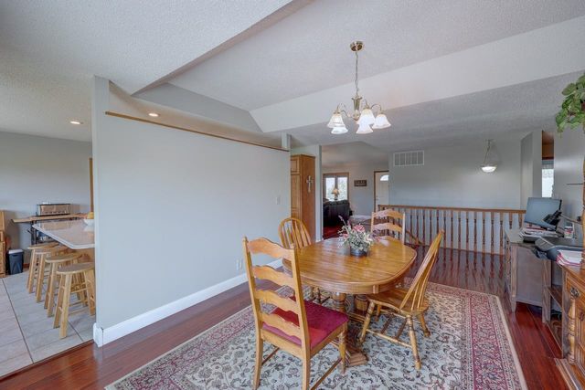 10 Leed Rd, Winfield, KS 67156