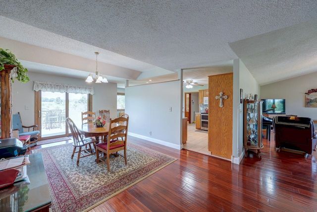 10 Leed Rd, Winfield, KS 67156