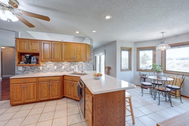 10 Leed Rd, Winfield, KS 67156