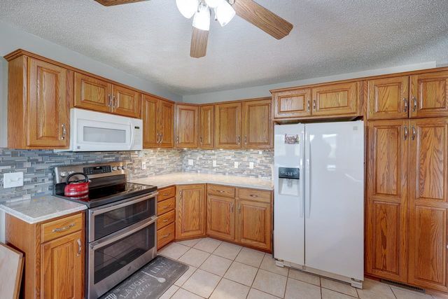 10 Leed Rd, Winfield, KS 67156