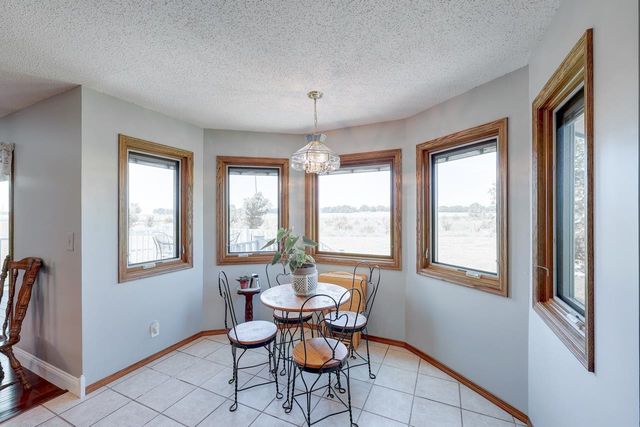 10 Leed Rd, Winfield, KS 67156