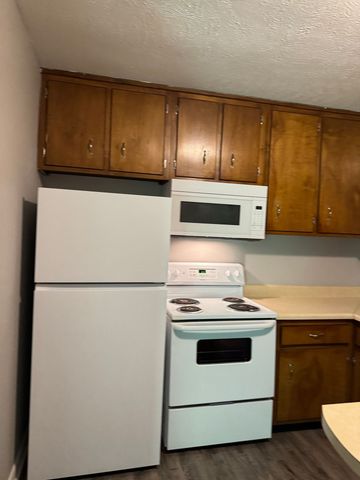 812 Bradley St Apt B, Clarksville, TN 37040