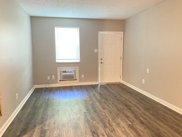812 Bradley St Apt B, Clarksville, TN 37040