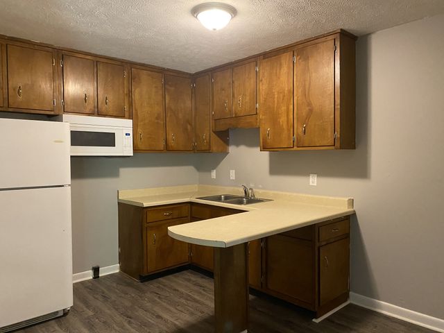 812 Bradley St Apt B, Clarksville, TN 37040