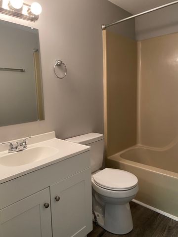 812 Bradley St Apt B, Clarksville, TN 37040