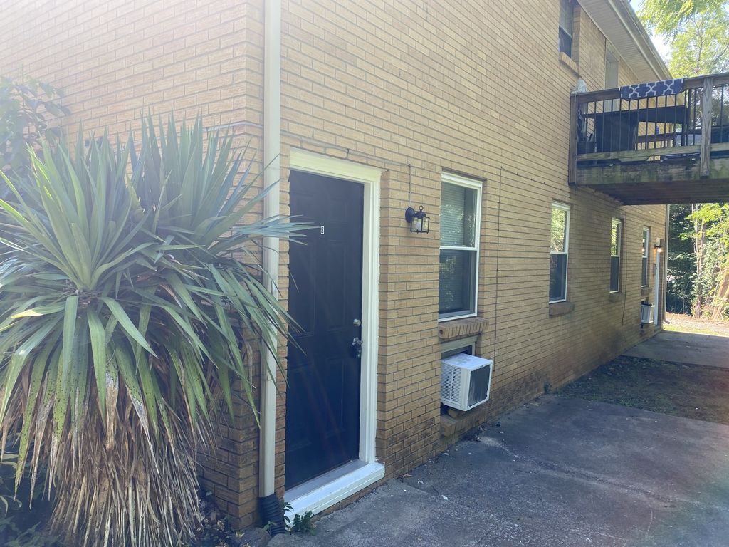 812 Bradley St Apt B, Clarksville, TN 37040