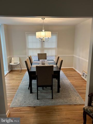 9214 TALISMAN DR, Vienna, VA 22182