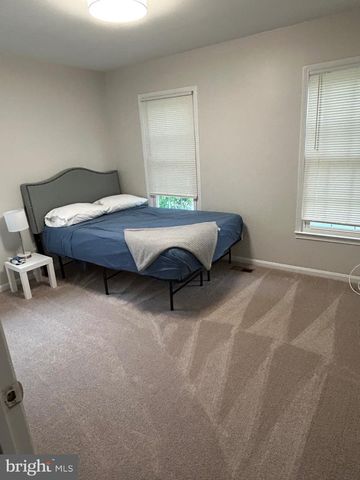 9214 TALISMAN DR, Vienna, VA 22182