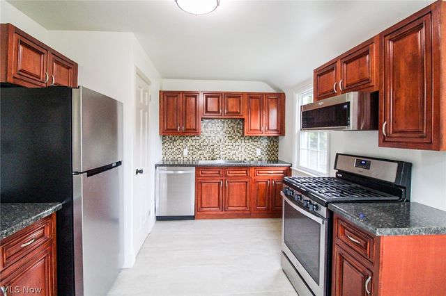 1415 Sunset Drive NE, Warren, OH 44483