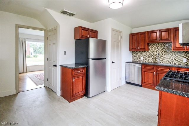 1415 Sunset Drive NE, Warren, OH 44483