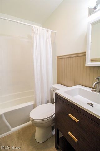 1415 Sunset Drive NE, Warren, OH 44483