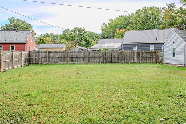 1415 Sunset Drive NE, Warren, OH 44483