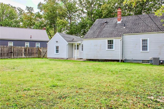 1415 Sunset Drive NE, Warren, OH 44483