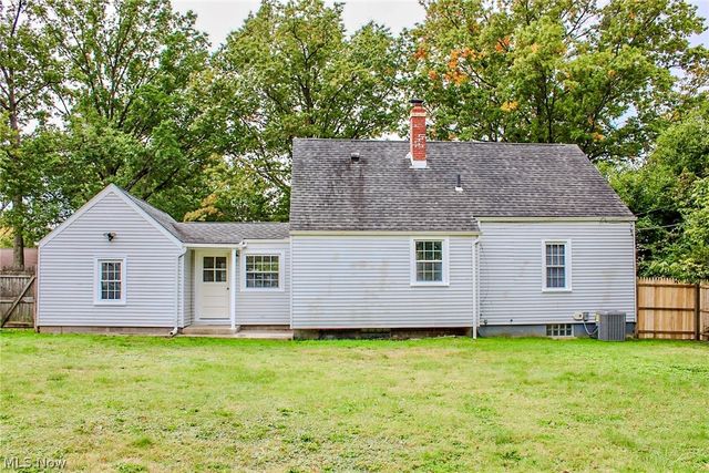 1415 Sunset Drive NE, Warren, OH 44483