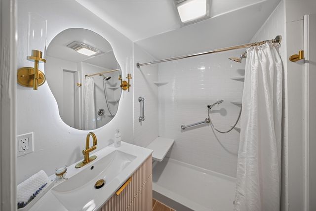10 Elm St, South Hadley, MA 01075