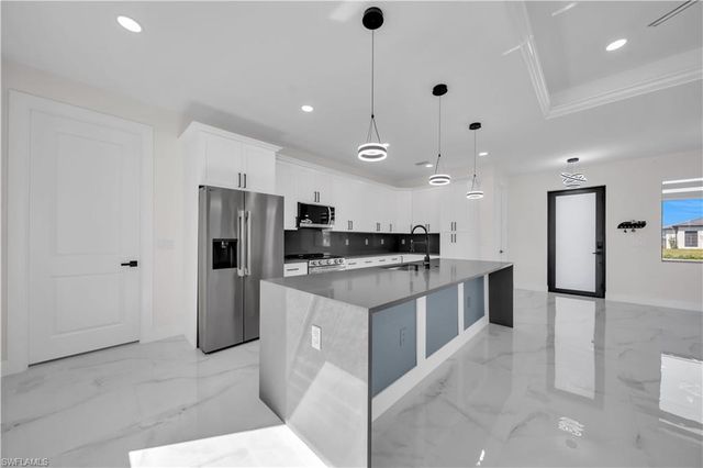 807 Nicholas PKWY W, Cape Coral, FL 33991