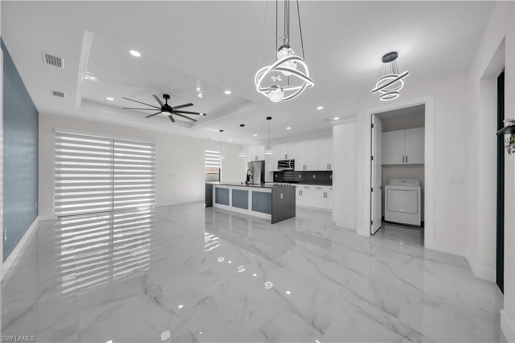 Image 9 of property listing at 807 Nicholas PKWY W, Cape Coral, FL 33991