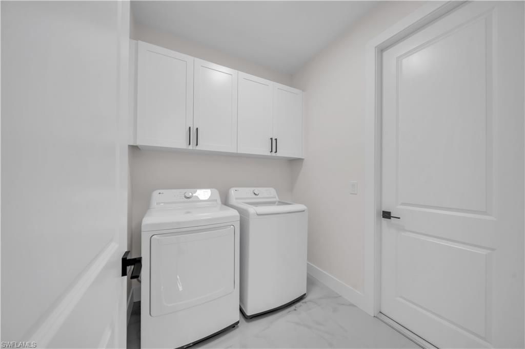 Image 10 of property listing at 807 Nicholas PKWY W, Cape Coral, FL 33991