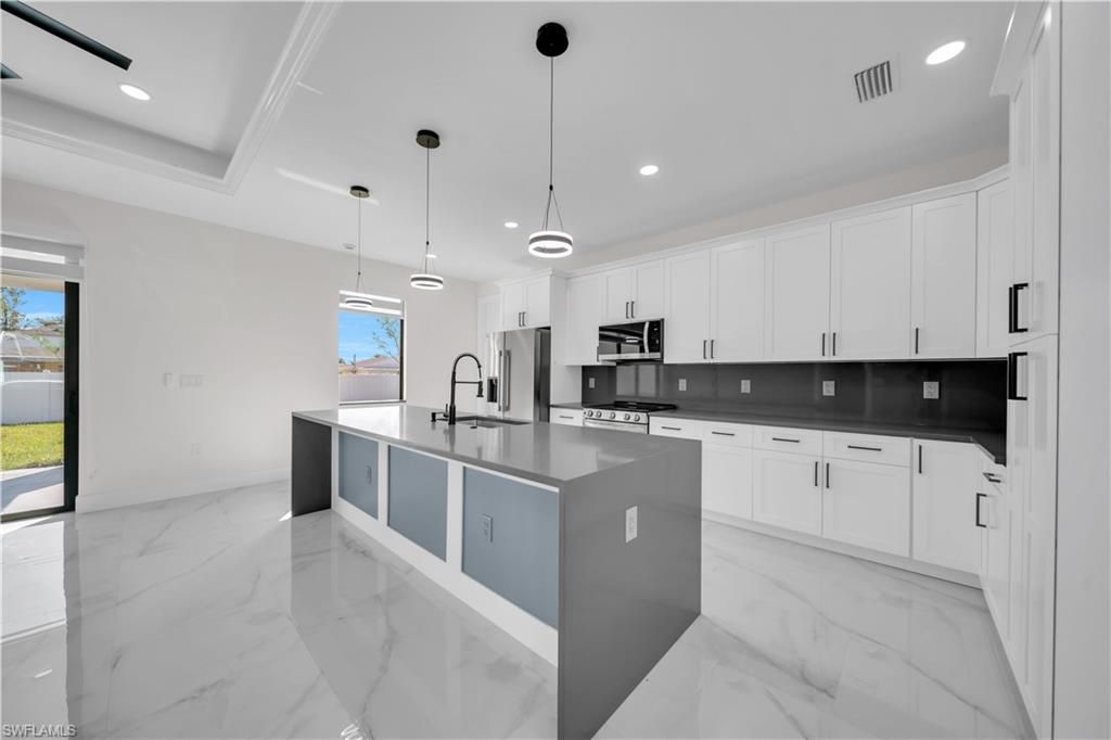 Image 11 of property listing at 807 Nicholas PKWY W, Cape Coral, FL 33991