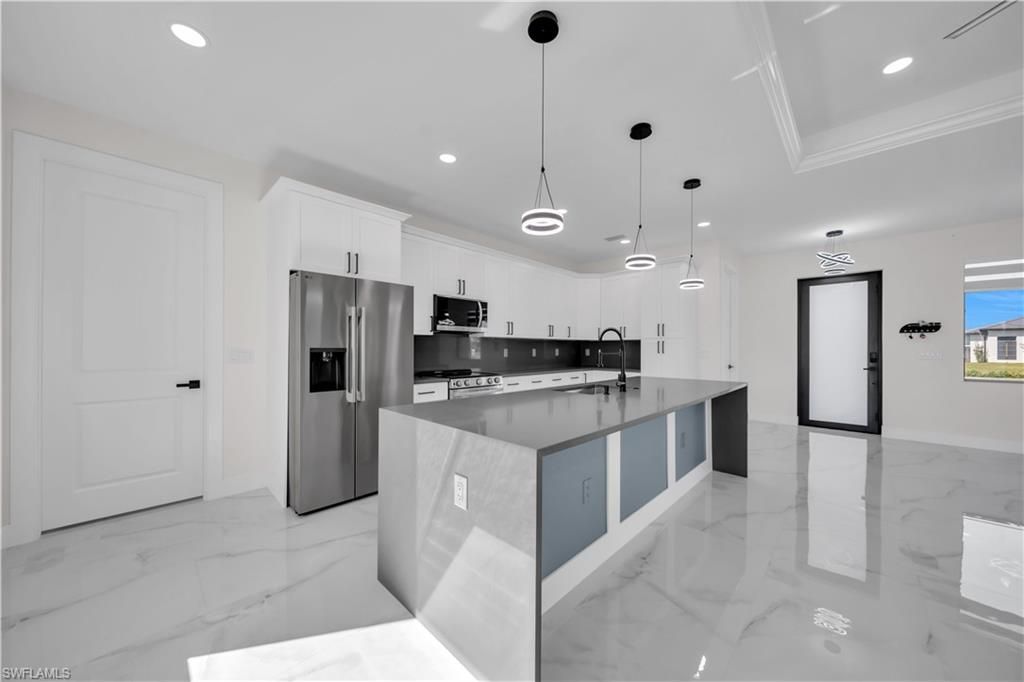 Image 13 of property listing at 807 Nicholas PKWY W, Cape Coral, FL 33991