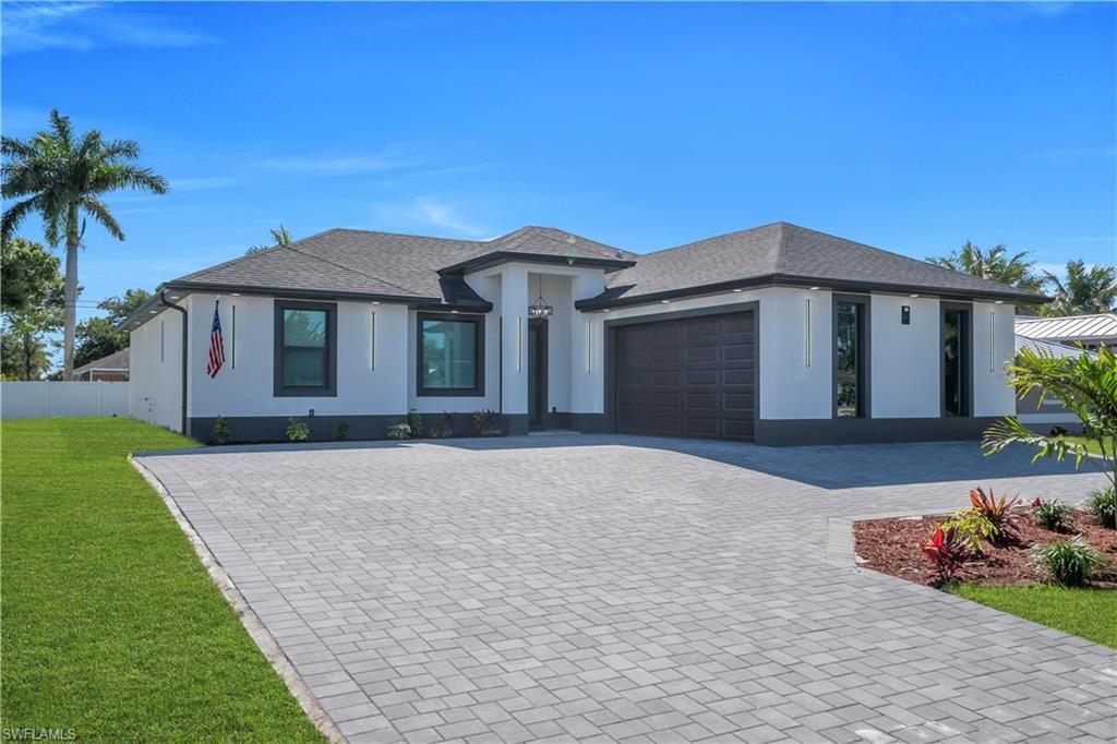 Image 2 of property listing at 807 Nicholas PKWY W, Cape Coral, FL 33991