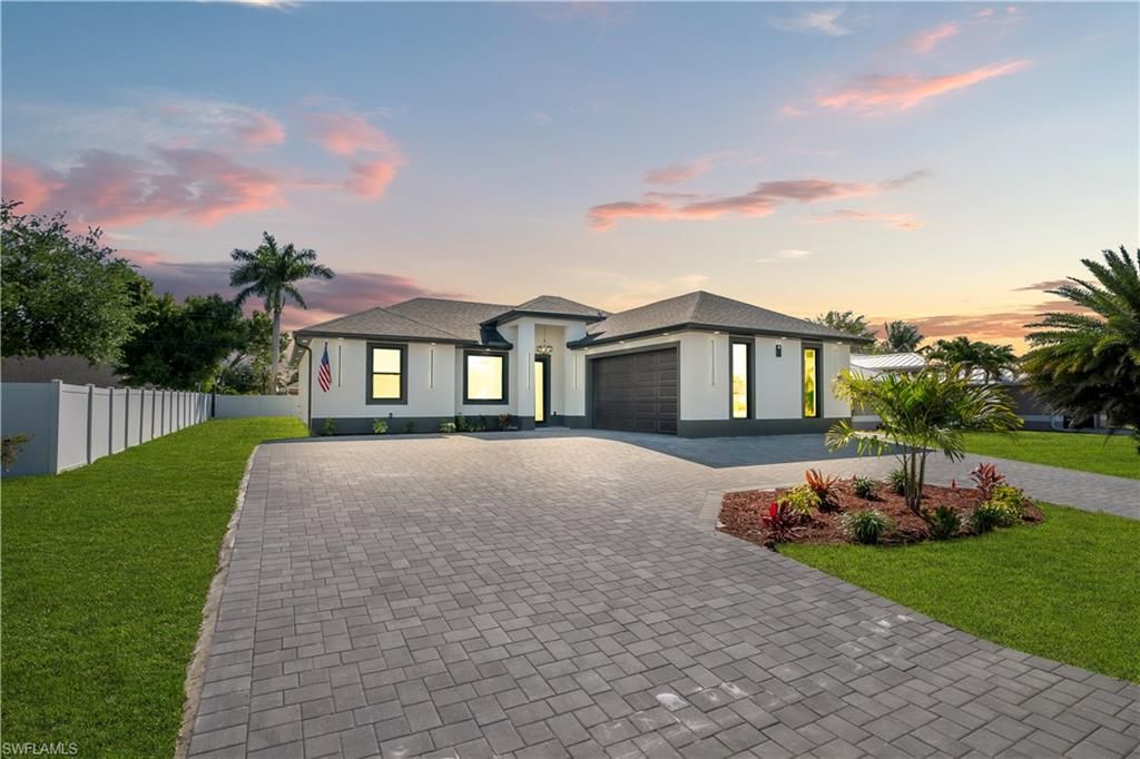 Image 3 of property listing at 807 Nicholas PKWY W, Cape Coral, FL 33991
